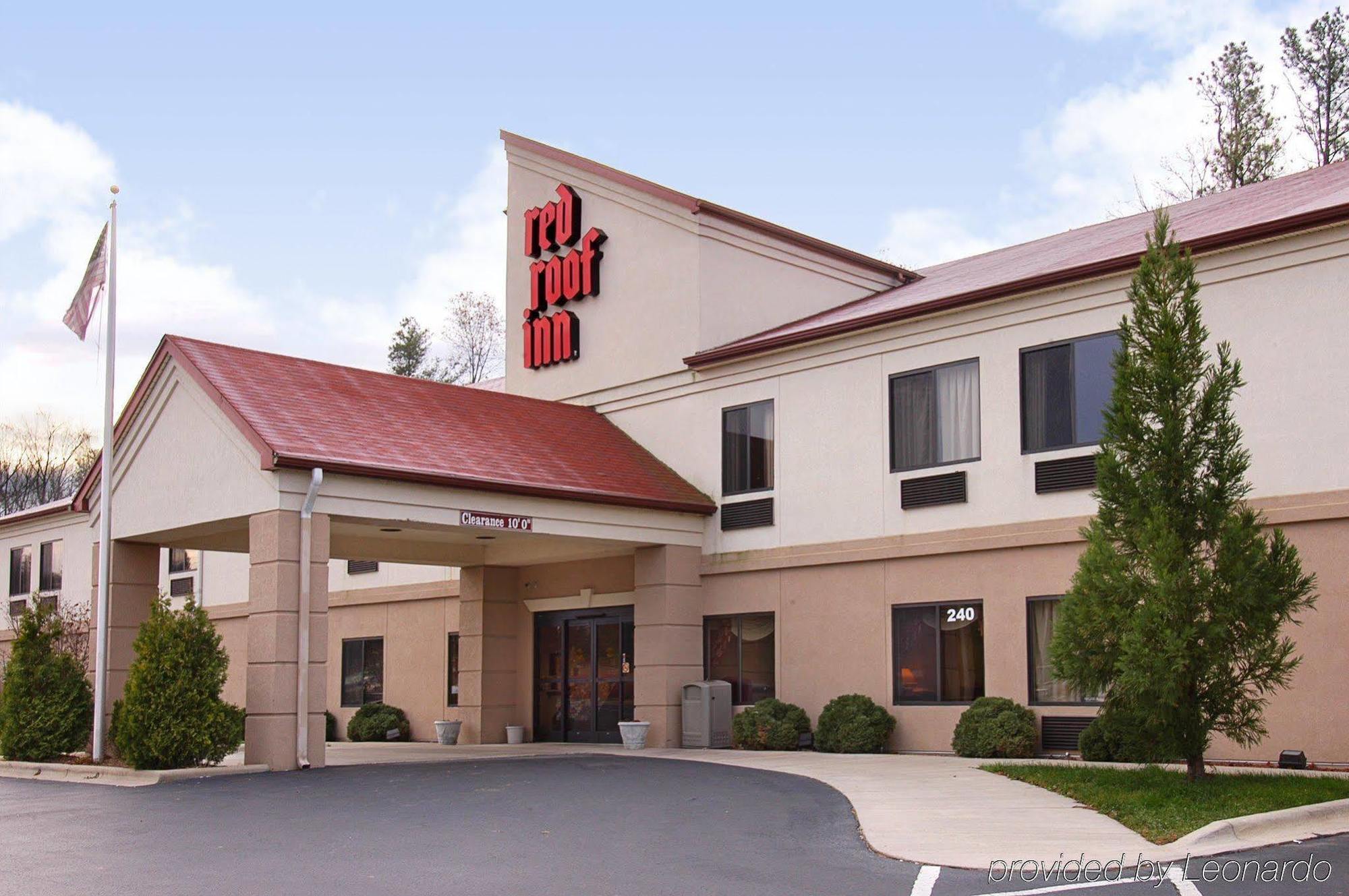 Red Roof Inn Hendersonville Exterior photo